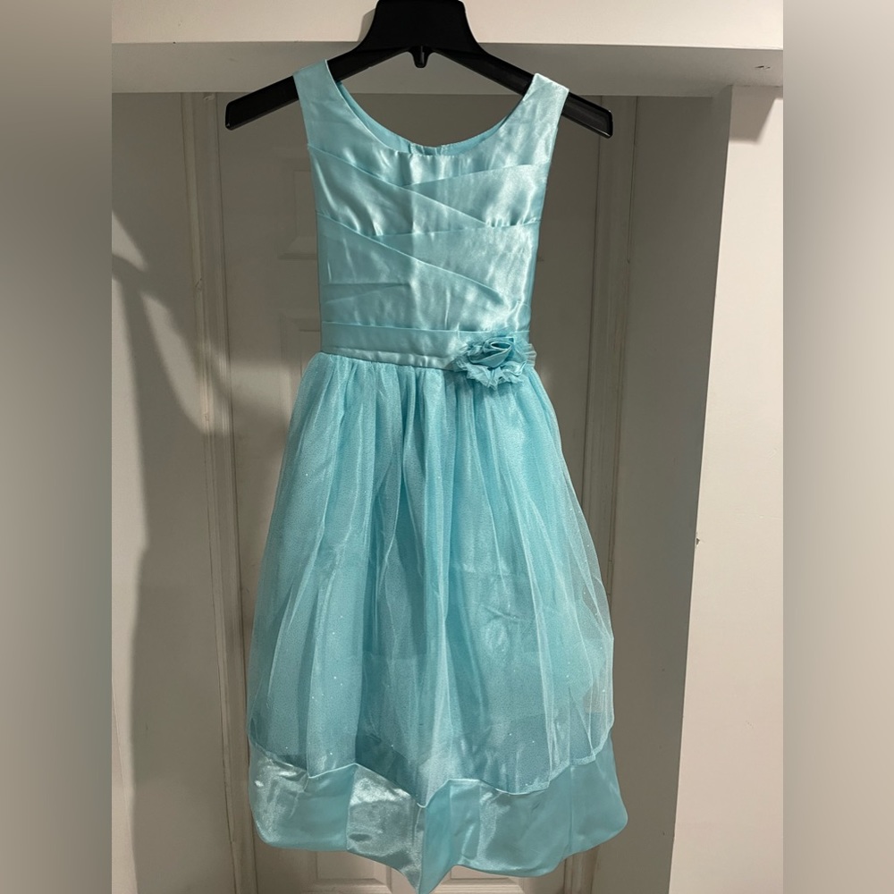 Girls Beautiful blue party dress.  Worn once for a father / daughter dance.